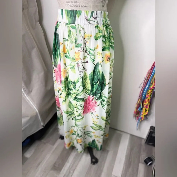 Sunny Leigh Chiffon Skirt Large Floral Beautiful EUC - Picture 3 of 8